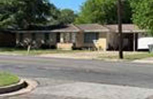 2408 Lake Air Dr Gallery 4