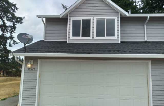 Charming 3-Bed Duplex with 2.5 Baths  1600 Sq Ft - Prime Tacoma Location! photos photos