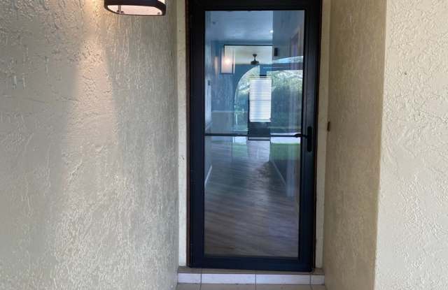 FULLY REMODELED VILLA IN REGENT PARK!!!! Gallery 3