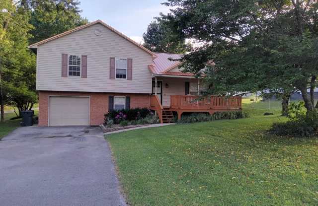 4 Bedroom / 2 Bath Home - Johnson City, TN photos photos