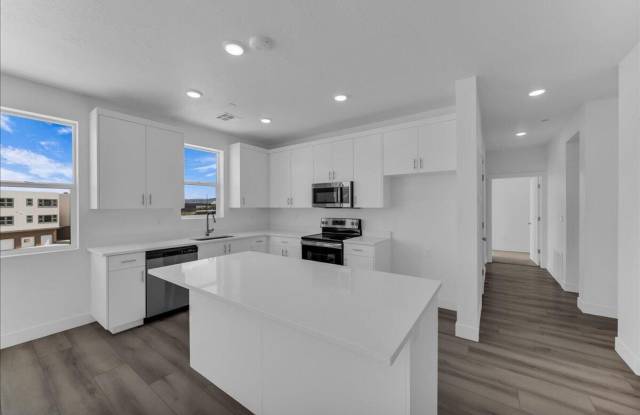 Modern 2 Bedroom Condo in Desert Color! 6 month lease! Gallery 3