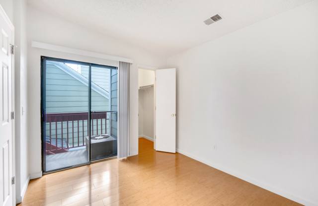 942 S Dearborn Way Gallery 2