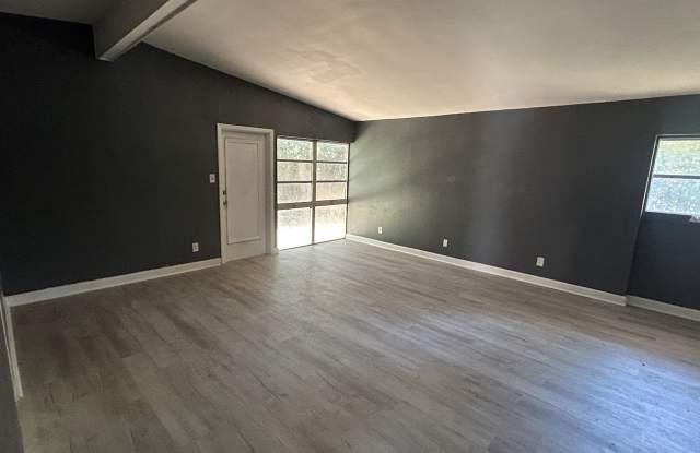 1911 South Riverview Circle - 1 Gallery 2