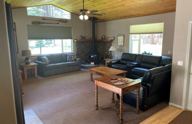 Large pet friendly 4Bd home home available for a Seasonal lease starting 1/4/27!! Call to inquire today! Gallery 4