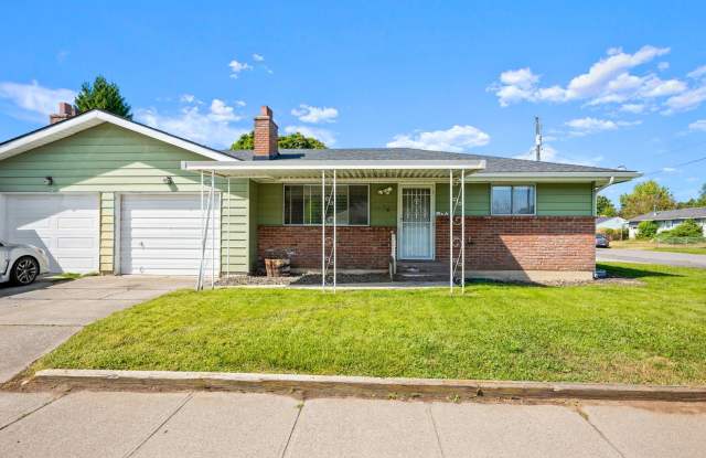 Spacious 4BR/2BA Duplex in Spokane Valley - Finished Basement, Fireplace & Garage Gallery 2