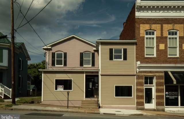 211 N GEORGE Street unit: 100 photos photos