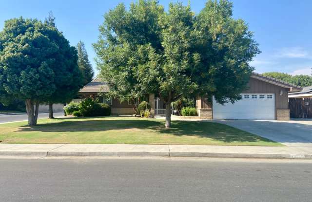 Laurel Glen Rare Corner Home w/ RV Parking!!!! 3Bed 2Bath Large Back Yard 2495Rent 2495Deposit - 7912 Westdumfries Court, Bakersfield, CA 93309 Laurel Glen Rare Corner Home w/ RV Parking!!!! 3Bed 2Bath Large Back Yard 2495Rent 2495Deposit - 7912 Westdumfries Court, Bakersfield, CA 93309
