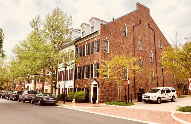 410 N ROYAL STREET Gallery 2