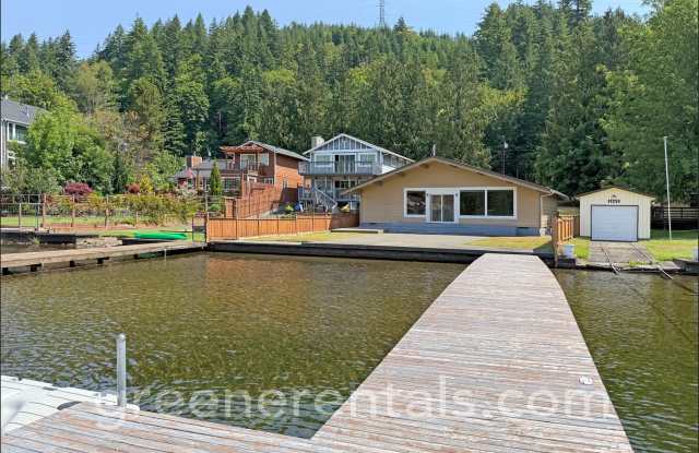 Waterfront Rambler on Summit Lake photos photos