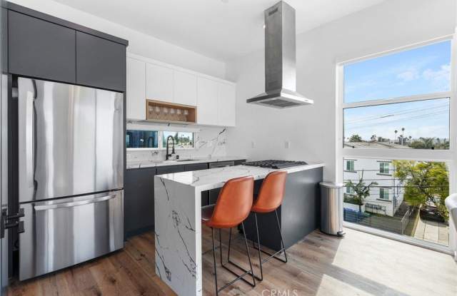 4539 W 16th - 4539 West 16th Place, Los Angeles, CA 90019