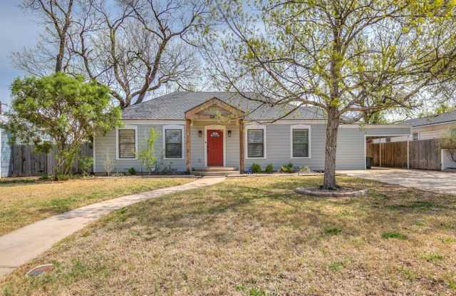 2205 Live Oak Dr photos photos