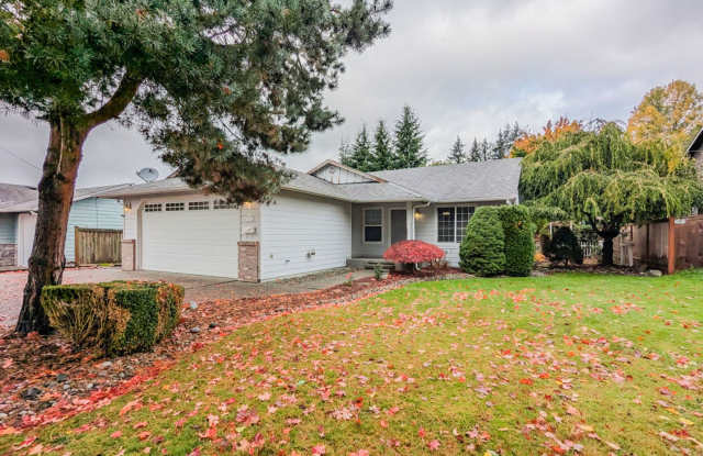 **Move-In Special** Spacious 3 bed, 2 bath rambler with office/den! - 907 East Maple Street, Arlington, WA 98223