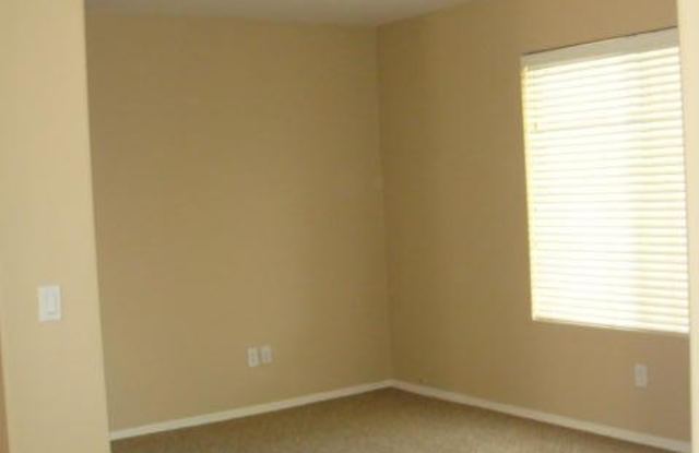 2569 E ERIE Court Gallery 4