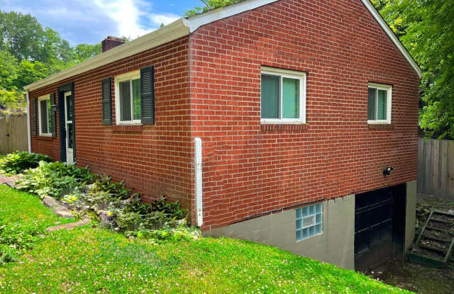 Cozy 2-Bedroom Home with AC, Garage, and Fenced Backyard! Gallery 1