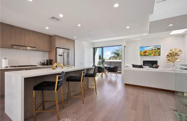 823 N Fuller E photos photos