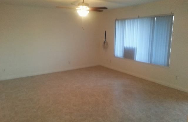 Beautiful Single Story 3 Bedroom 2 Bath Home! Gallery 4