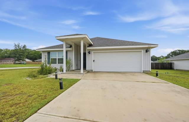 Spacious Crestview Home in a Great Location – Ready for Move-In! Gallery 3