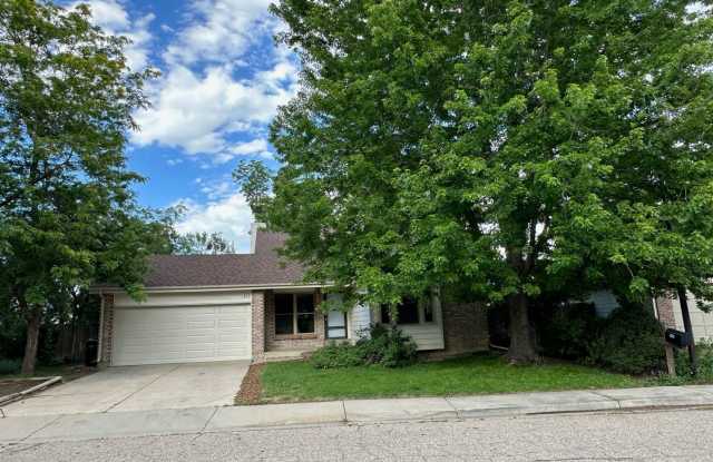 Sun-Filled 3-Bed, 2.5-Bath home with Deck and Private Backyard in Palo Park - 3894 Bosque Court, Boulder County, CO 80301
