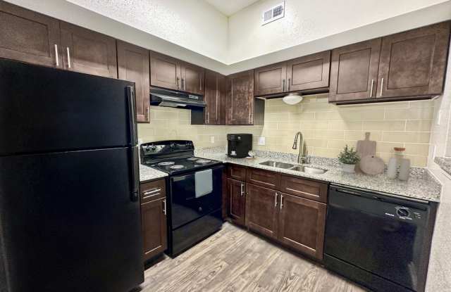 Sunrise Bluffs Apartment Homes Gallery 2