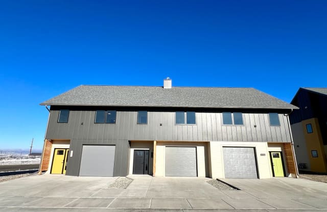 New, Pet Friendly, 2 bed 2 bath Townhouses! Gallery 3