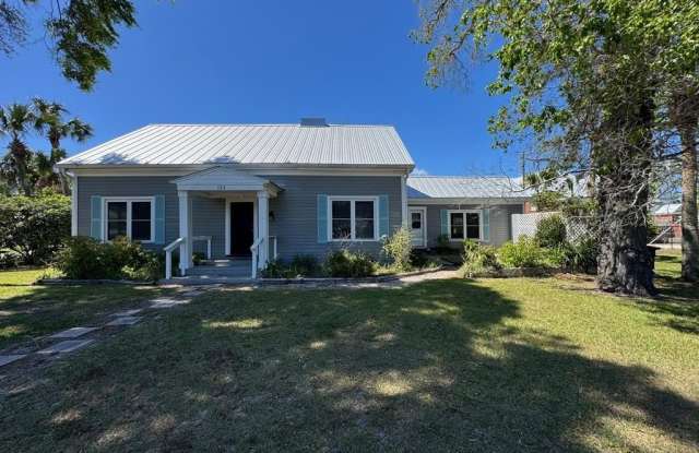 123 Ave C - 123 Avenue C, Apalachicola, FL 32320