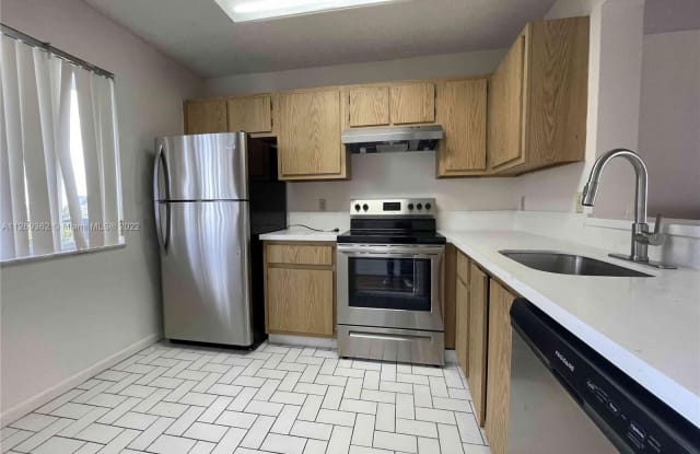 8620 N Sherman Cir - 8620 Sherman Circle North, Miramar, FL 33025