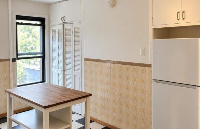 264 Driggs Avenue Gallery 3