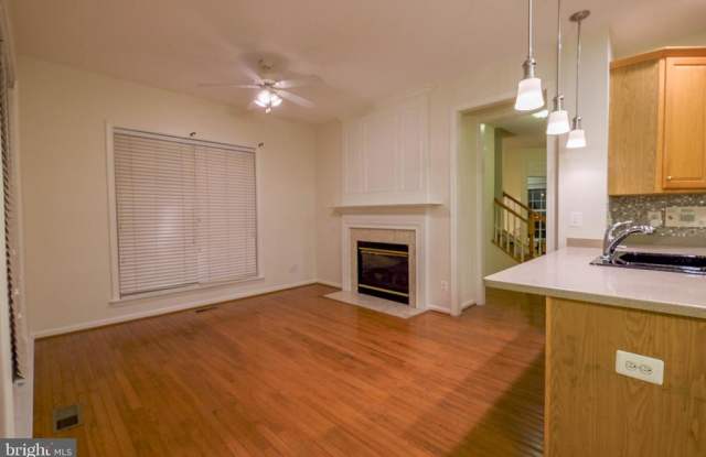 4061 OAK VILLAGE LNDG Gallery 3