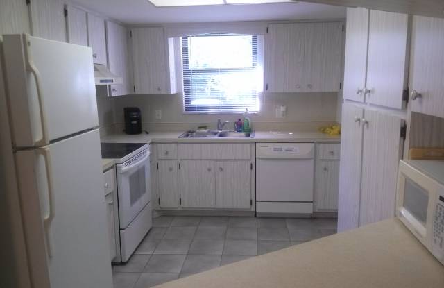 ***NEW PHOTOS COMING SOON***FANTASTIC VIEW - COVERED PARKING**TUCKED AWAY COMMUNITY***PEPPERWOOD OF NAPLES***CLOSE TO DOWNDOWN AND MARCO ISLAND*** Gallery 3