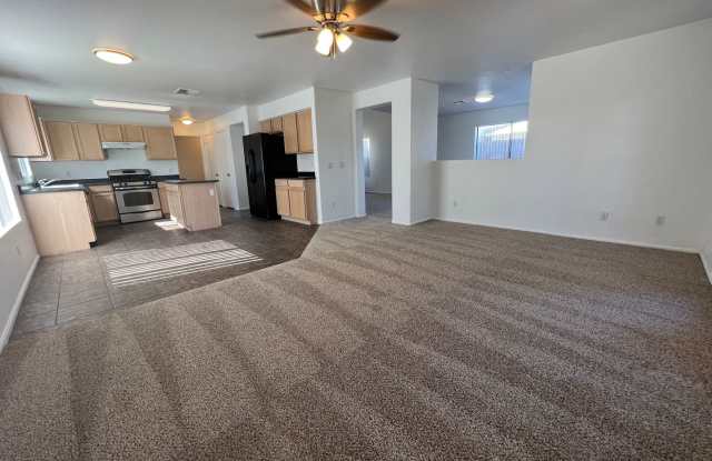 MOVE IN SPECIAL AND  SPACE GALORE!!!  4 Bed/3 Bath w/Loft in Great Glendale Location Gallery 4