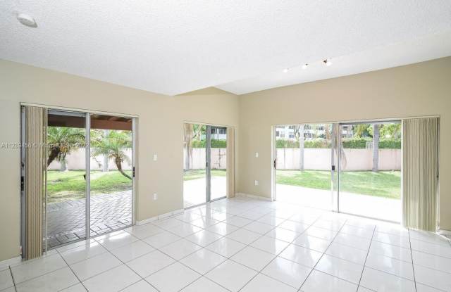 8927 SW 108th Cir Ct Gallery 4