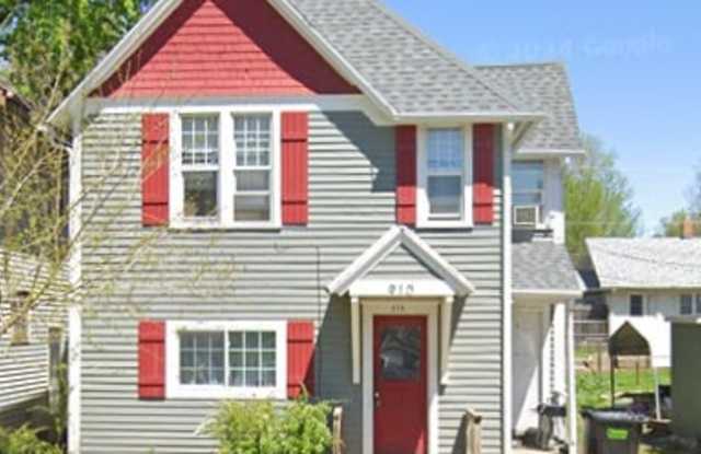 910 West 8th Street - 2 photos photos