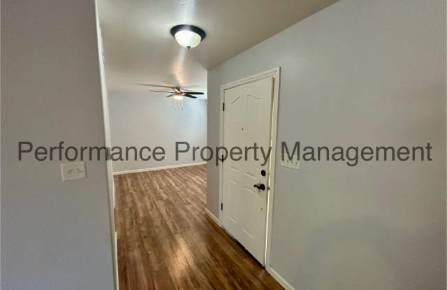 Spacious 4 Bed/3 Bath NW Bakersfield Home with Security Deposit Alternative Option Gallery 3