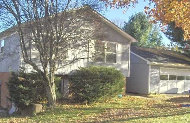 5 Bedroom, 3 Bath House with a 2-car garage photos photos