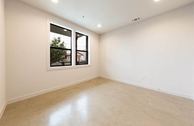 1116 East Euclid Ave Gallery 2