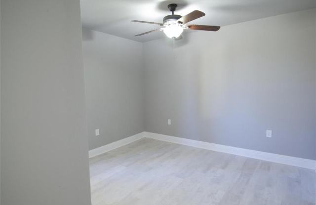 1606 Davis Boulevard Gallery 2