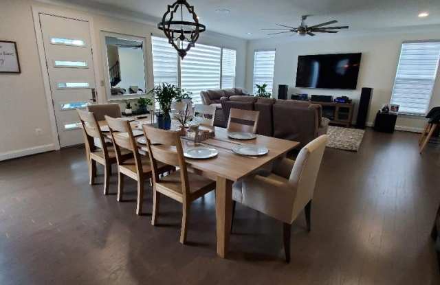 8184 SKYSTONE Loop Gallery 3