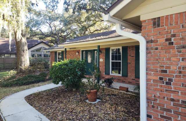 Recently renovated and ready to move in. photos photos