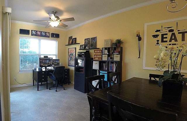 Room in 4 Bedroom Home at Haywards Heath Ln Gallery 3