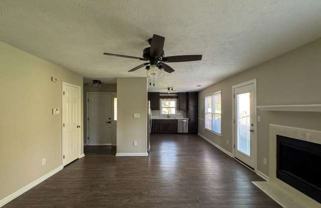 Charming 3 Bed 2 Bath Duplex in Gated Community Gallery 4