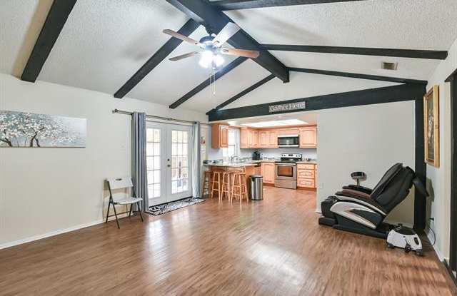 404 Waterford Circle - 404 Waterford Circle, Arlington, TX 76014