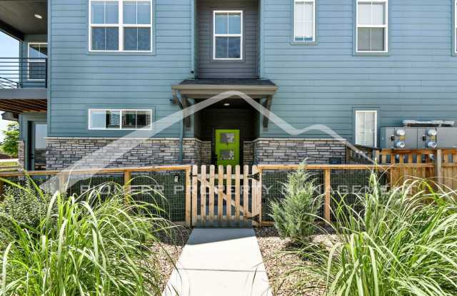 Stunning Townhome with Central AC and Washer/Dryer photos photos