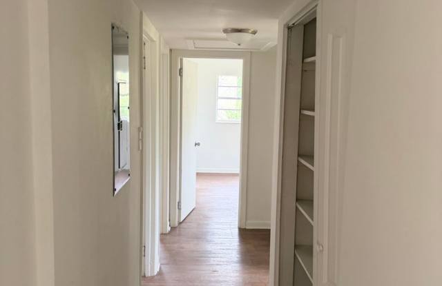 3/1 off Orange Ave available now photos photos 3/1 off Orange Ave available now photos photos