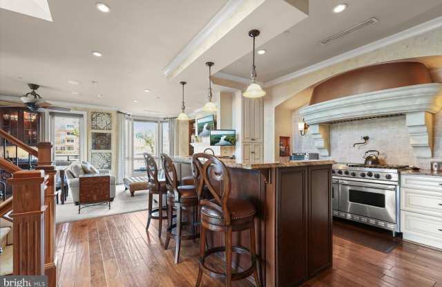 921 VALENCIA Court Gallery 2