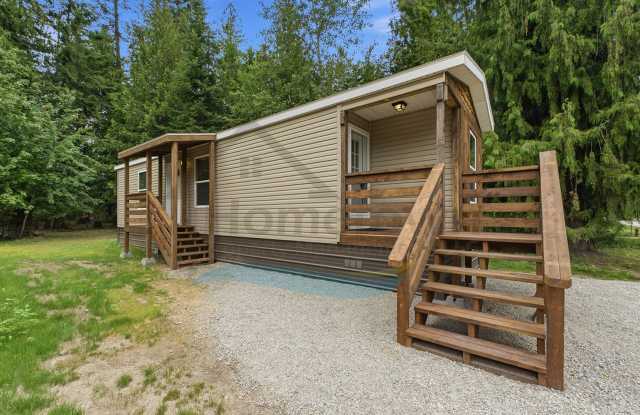 2 Bedroom 2 Bath Home with Off Street Parking Available in Sagle! photos photos