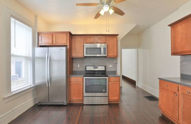 4 Bedroom , 2 Bath Newly Renovated Townhouse - Right off of High St - FREE Washer / Dryer and Off-street Parking Gallery 4