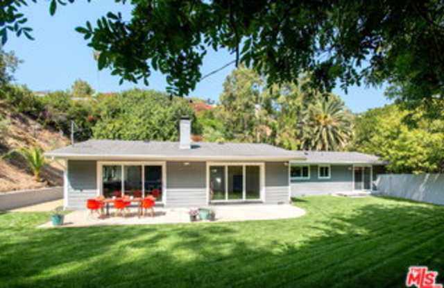 935 North Kenter Avenue Gallery 2