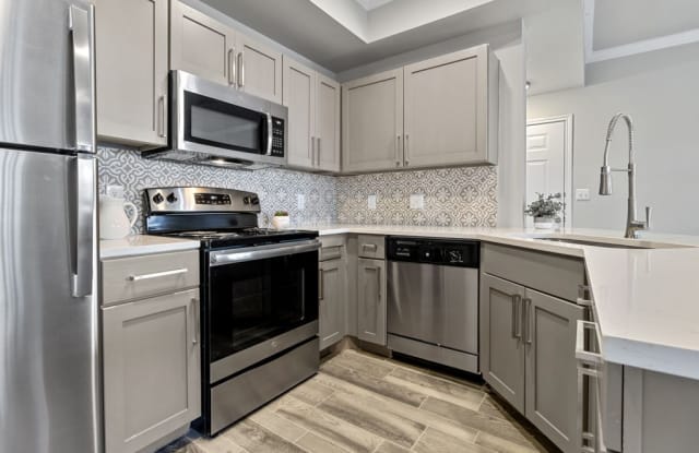 Charleston Apartment Homes Gallery 2