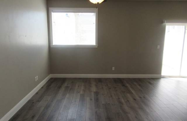 Move-In Bonus - 3 bedroom, 2 bath - in the heart of Cedar City! photos photos