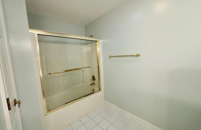 * RE-RENTAL AVAILABLE 7/15/26 * 3 Bedroom 2.5 Half Bath Townhouse with 2 Car Garage Gallery 1